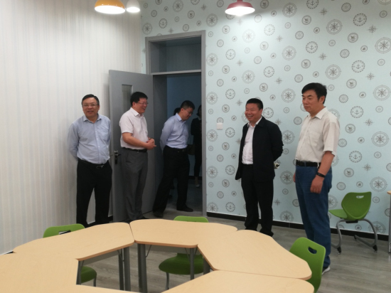 �����쵼������������ѧУ�Ӳ�