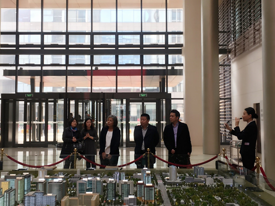 �����ֽ�����˾��Ӣ��Busy Bees���ʽ������Ž���Ǣ̸