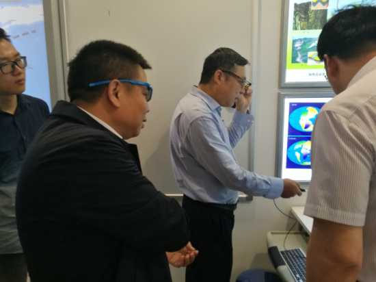 �����쵼������������ѧУ�Ӳ�